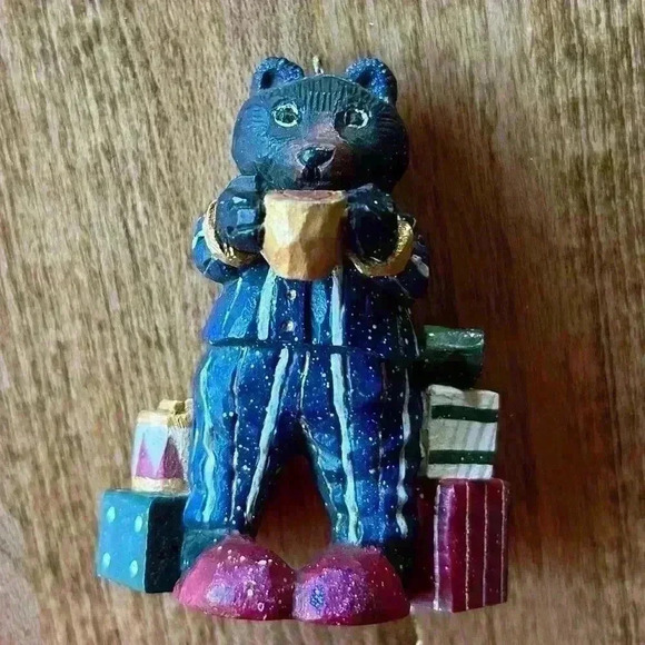 Bear Ornament drinking Coffee in Pajamas Jasper Wyoming 2006 Signed “RS” - Picture 8 of 12